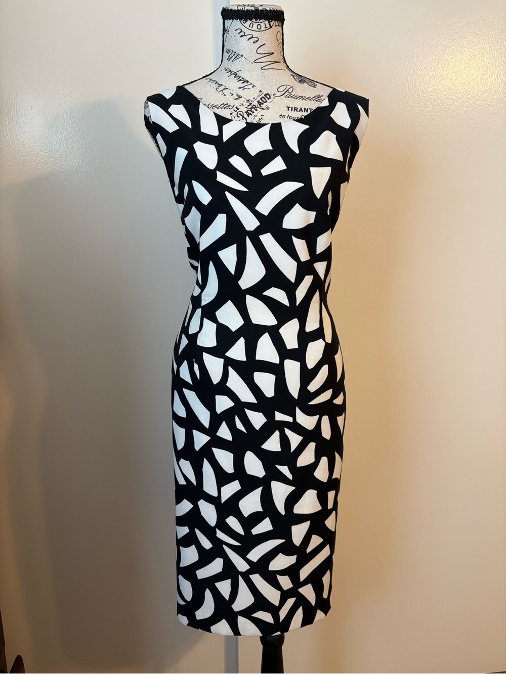Jones Studio Black and White Abstract Sheath Dress